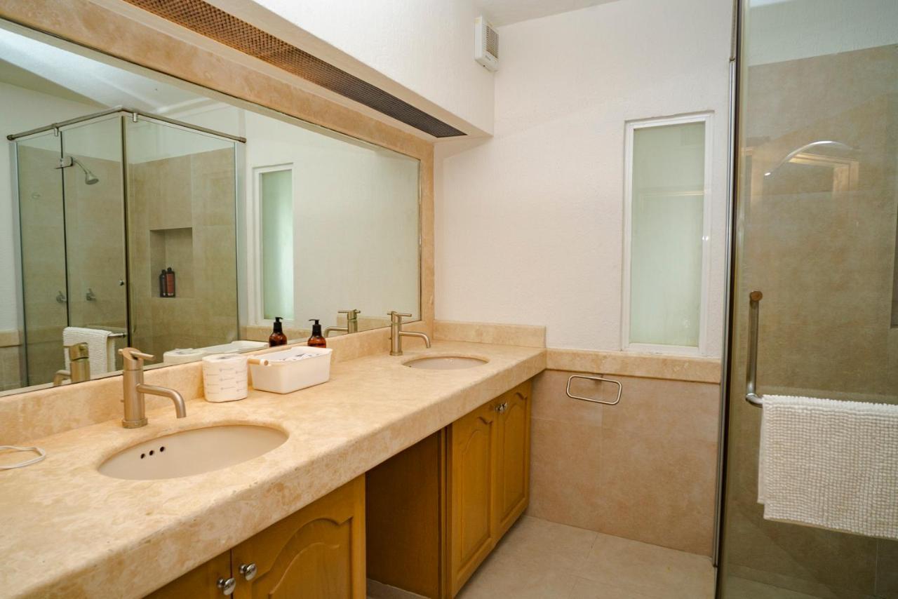 Oceanfront Condo At Voted Best Cancun Sandy Beach Exterior photo